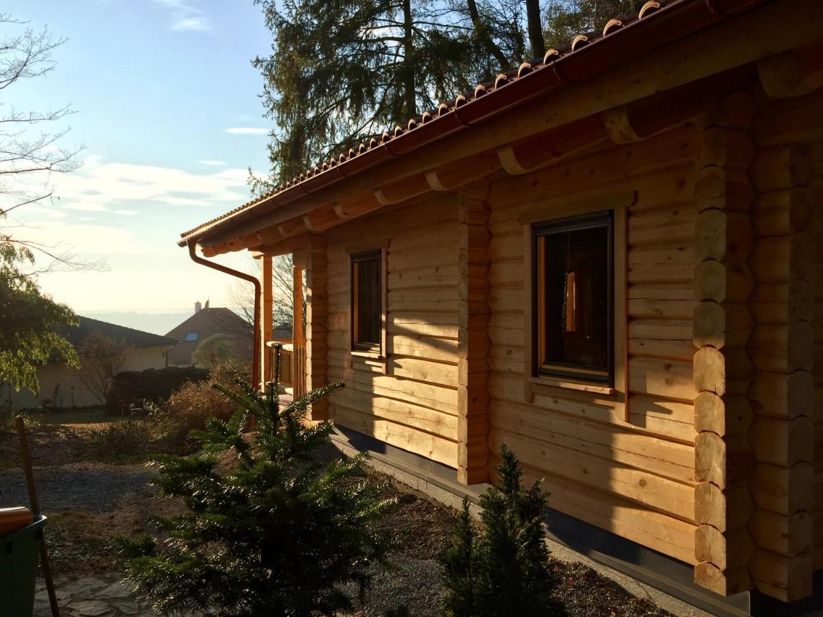 Blockhaus Chalet Mit Beheizbarem Badefass Und Infrarotsauna Auf Der Terrasse Oberschutzen Exterior photo