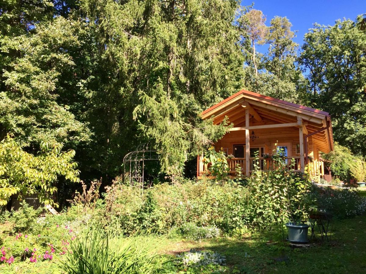 Blockhaus Chalet Mit Beheizbarem Badefass Und Infrarotsauna Auf Der Terrasse Oberschutzen Exterior photo