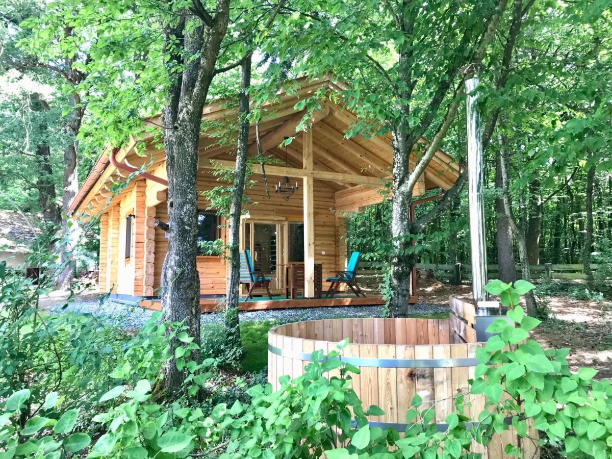 Blockhaus Chalet Mit Beheizbarem Badefass Und Infrarotsauna Auf Der Terrasse Oberschutzen Exterior photo