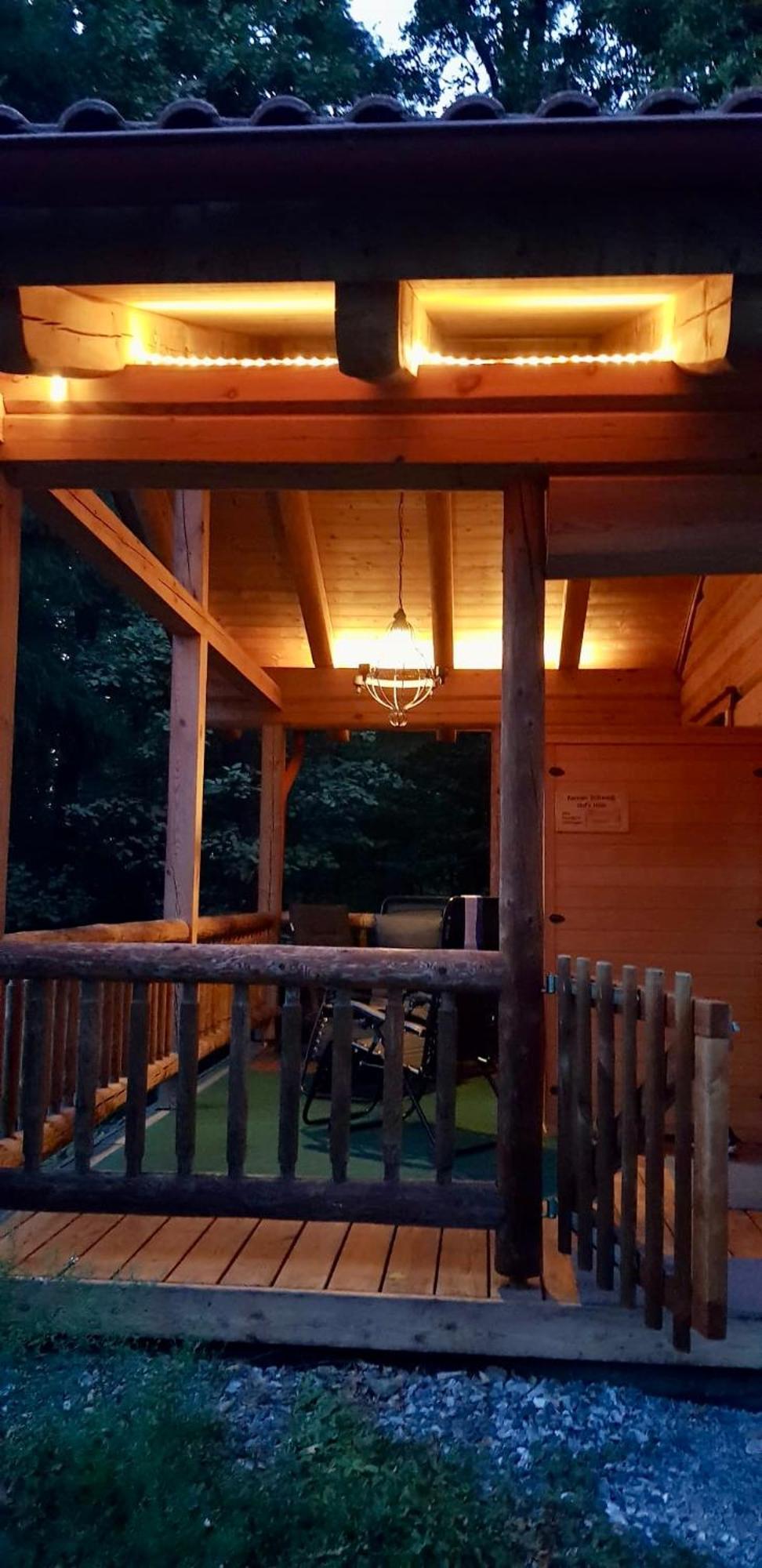 Blockhaus Chalet Mit Beheizbarem Badefass Und Infrarotsauna Auf Der Terrasse Oberschutzen Exterior photo