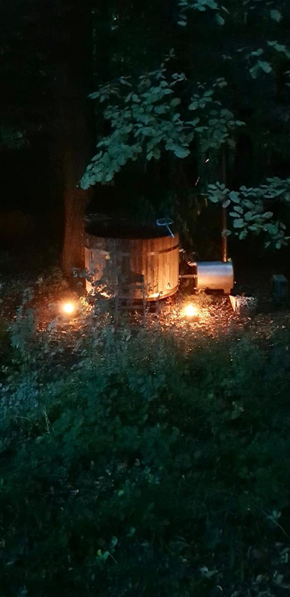 Blockhaus Chalet Mit Beheizbarem Badefass Und Infrarotsauna Auf Der Terrasse Oberschutzen Exterior photo
